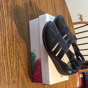 CLOUD STEPPERS CLARKS Size 9 Very Comfortable Light Shoe